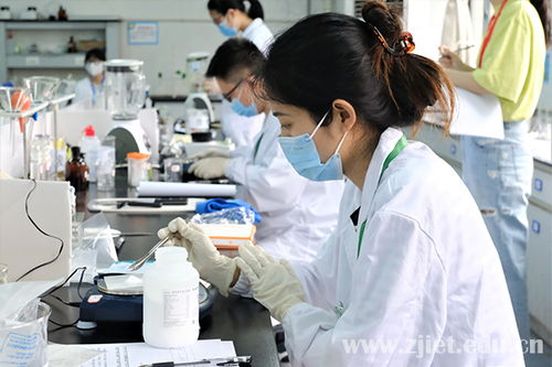 省職業(yè)院校技能大賽高職組農(nóng)產(chǎn)品質(zhì)量安全檢測(cè)賽項(xiàng)在我校成功舉辦，技術(shù)服務(wù)彰顯專業(yè)實(shí)力